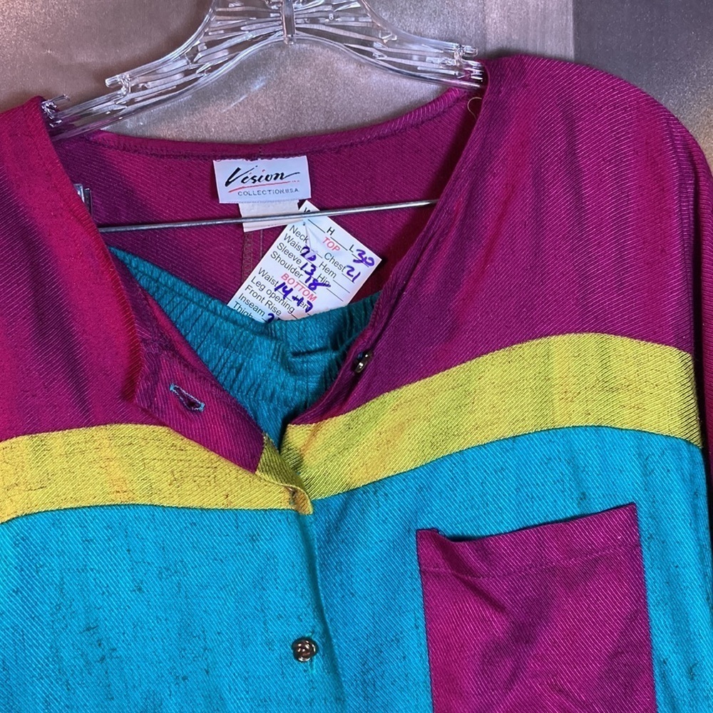 Vintage 80’s color block pant suit. Turquoise and pink. 42” chest 15” waist 135 - Picture 2 of 5